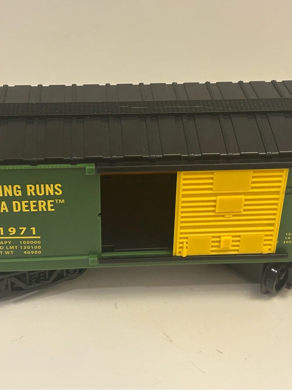 Lionel Trains John Deere Ready-to-Play Train Set RC